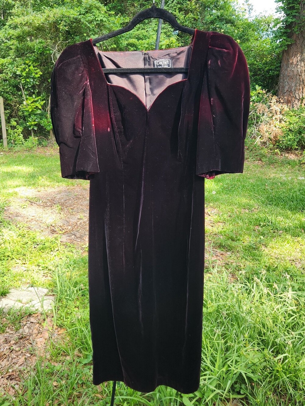 Cachet Velvet Midi Dress in Deep Wine